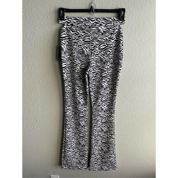 ❤️Wild Fable Women’s Cut -Out Flared Leggings - Picture 7 of 8